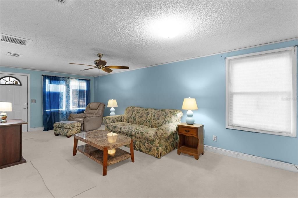 For Sale: $169,000 (2 beds, 1 baths, 1008 Square Feet)