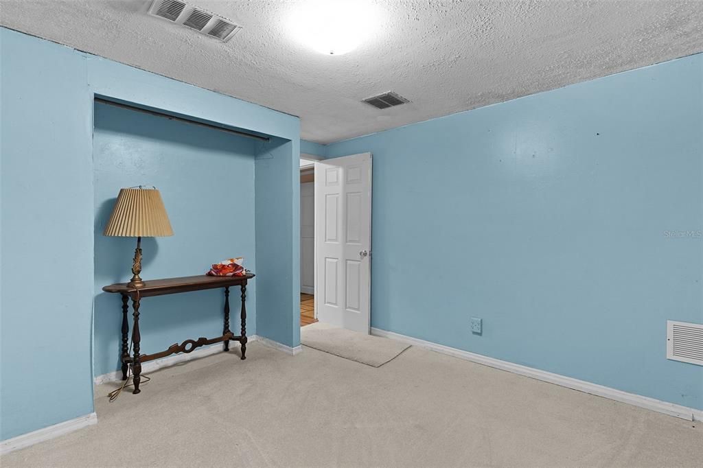 For Sale: $169,000 (2 beds, 1 baths, 1008 Square Feet)