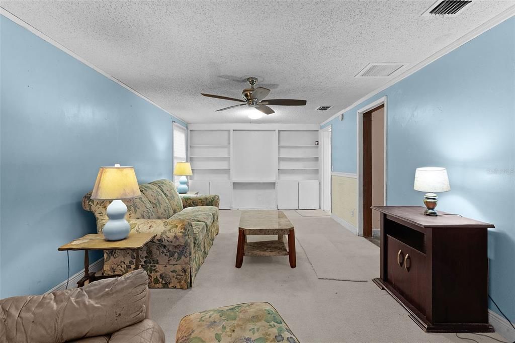 For Sale: $169,000 (2 beds, 1 baths, 1008 Square Feet)