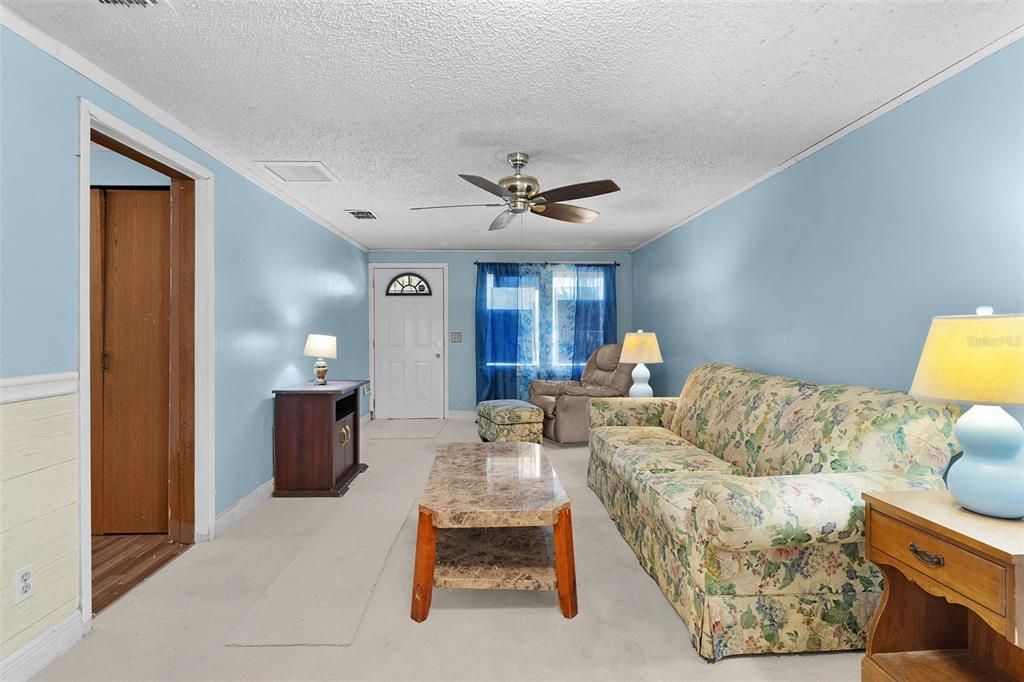 For Sale: $169,000 (2 beds, 1 baths, 1008 Square Feet)