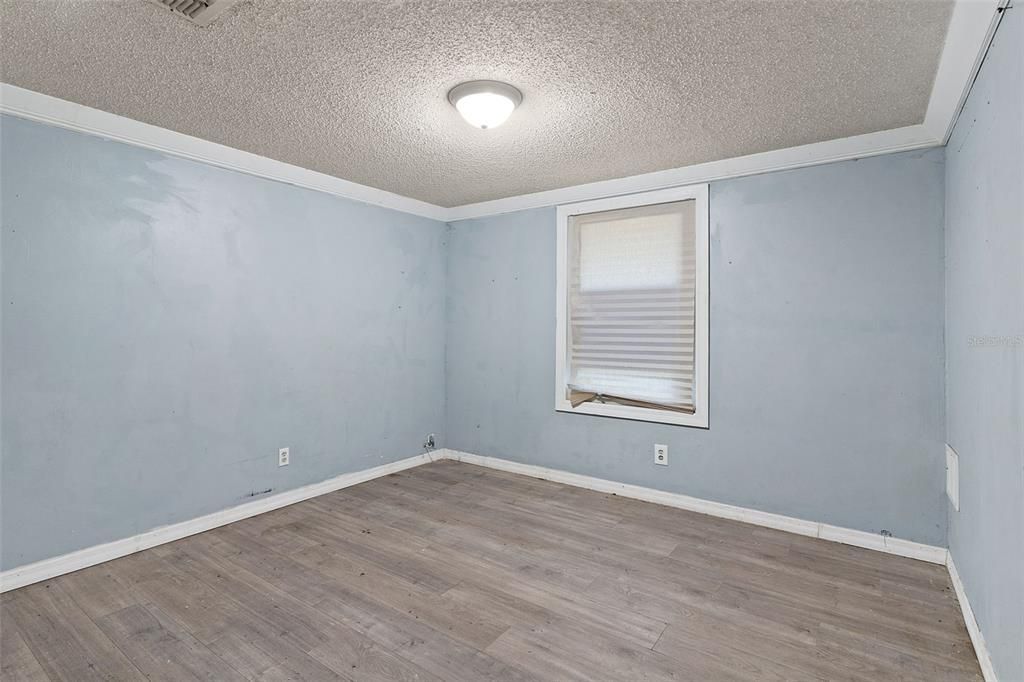 For Sale: $169,000 (2 beds, 1 baths, 1008 Square Feet)