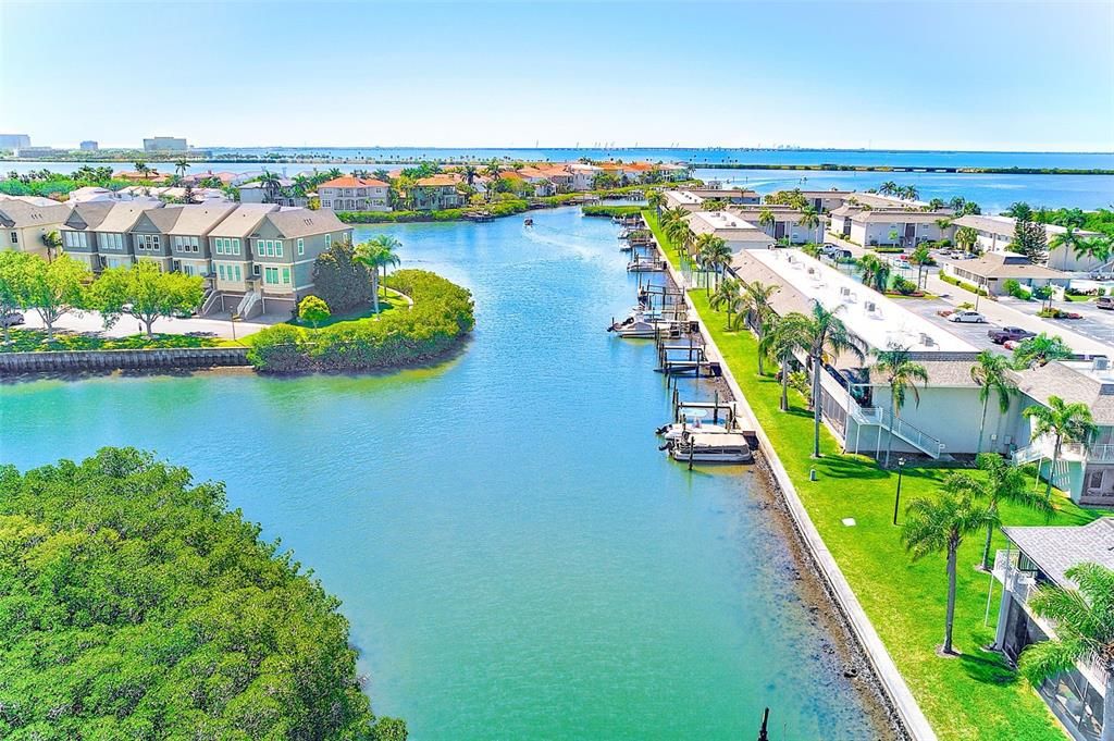 待售: $199,000 (1 贝兹, 1 浴室, 827 平方英尺)