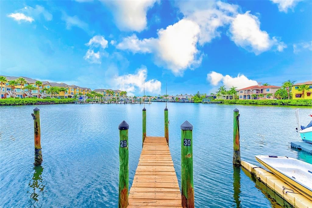 待售: $199,000 (1 贝兹, 1 浴室, 827 平方英尺)