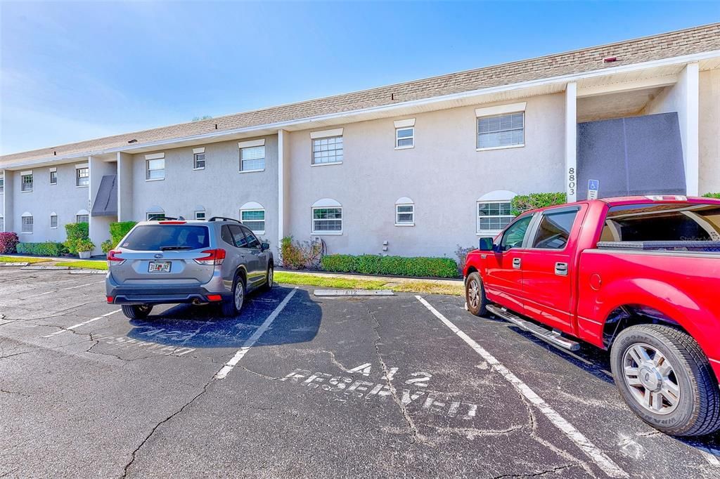 待售: $199,000 (1 贝兹, 1 浴室, 827 平方英尺)