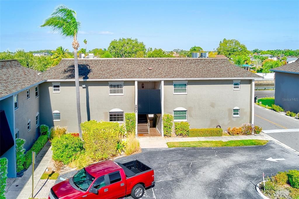 待售: $199,000 (1 贝兹, 1 浴室, 827 平方英尺)