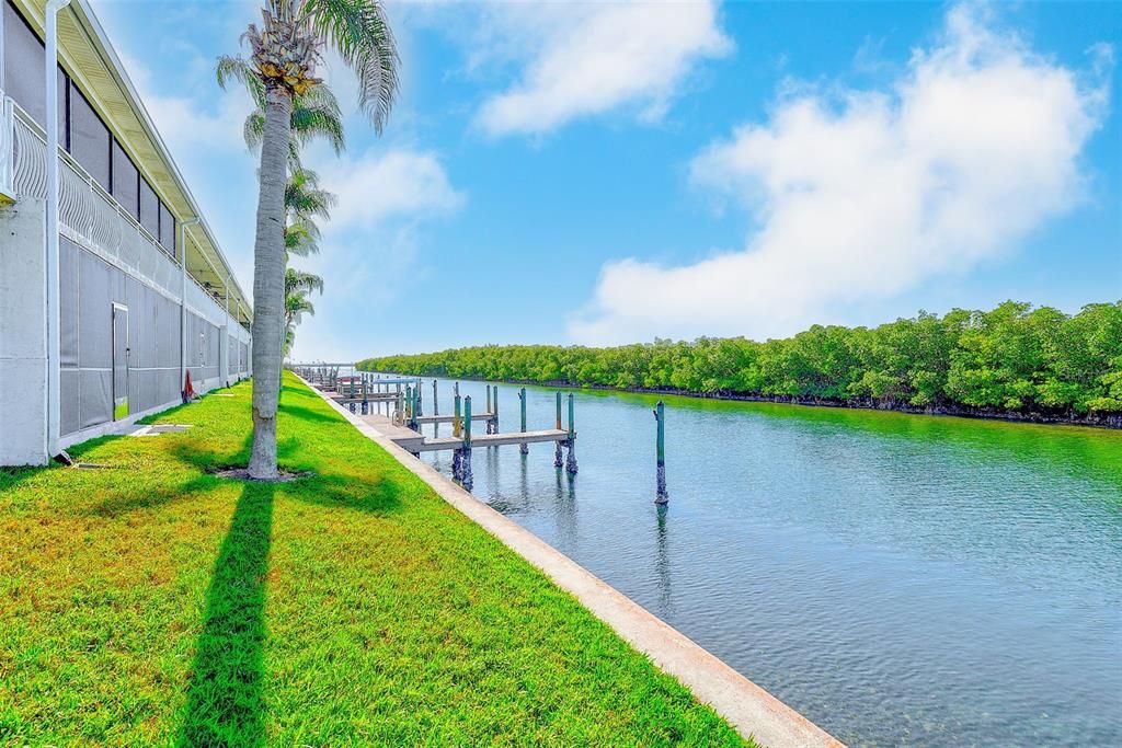 待售: $199,000 (1 贝兹, 1 浴室, 827 平方英尺)