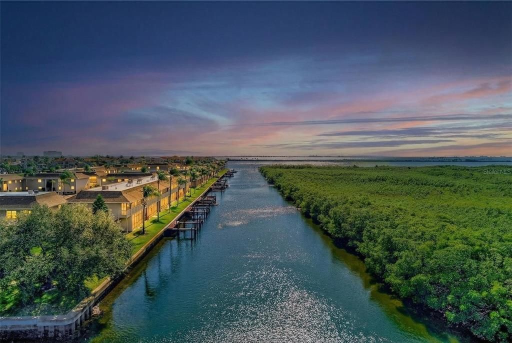 待售: $199,000 (1 贝兹, 1 浴室, 827 平方英尺)