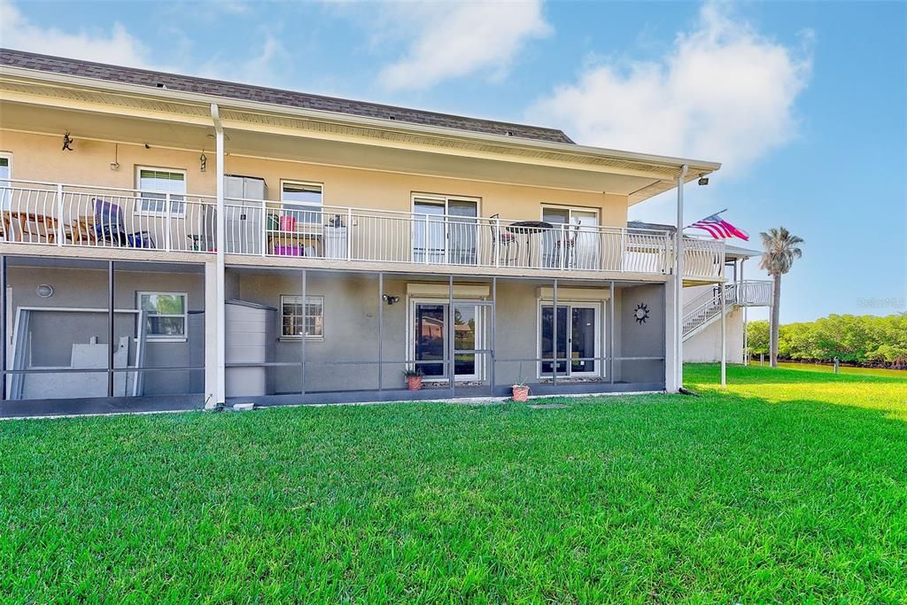 待售: $199,000 (1 贝兹, 1 浴室, 827 平方英尺)