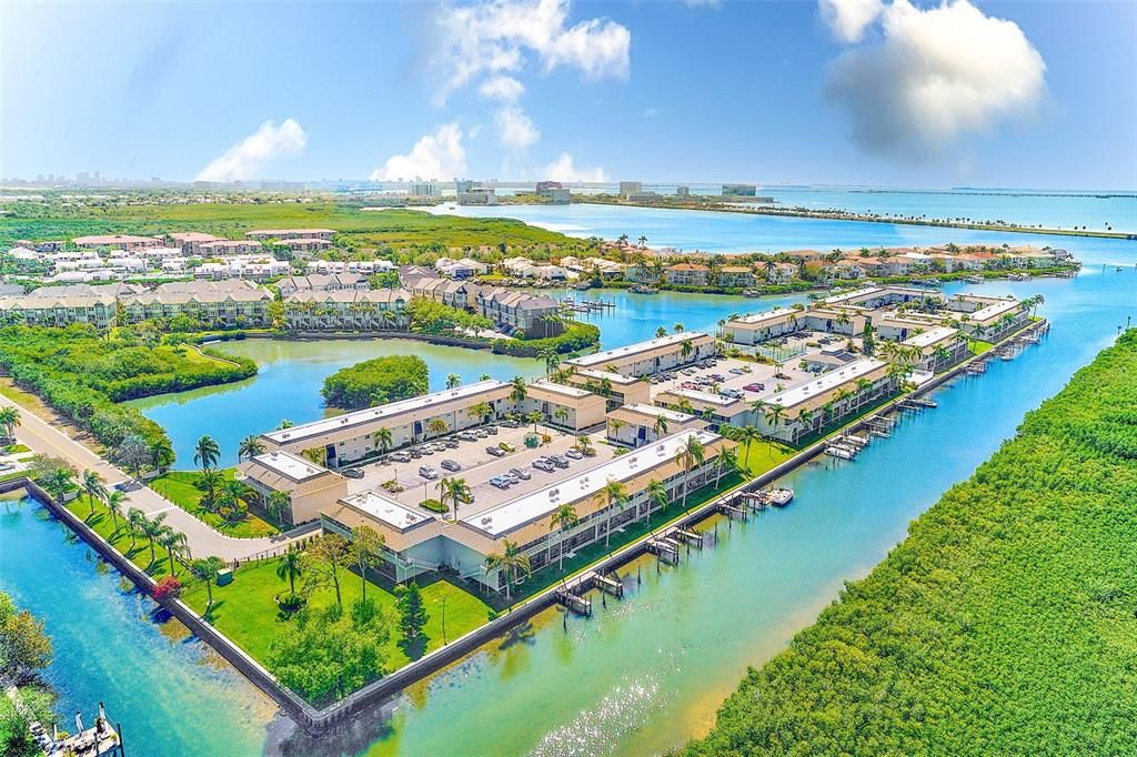 待售: $199,000 (1 贝兹, 1 浴室, 827 平方英尺)