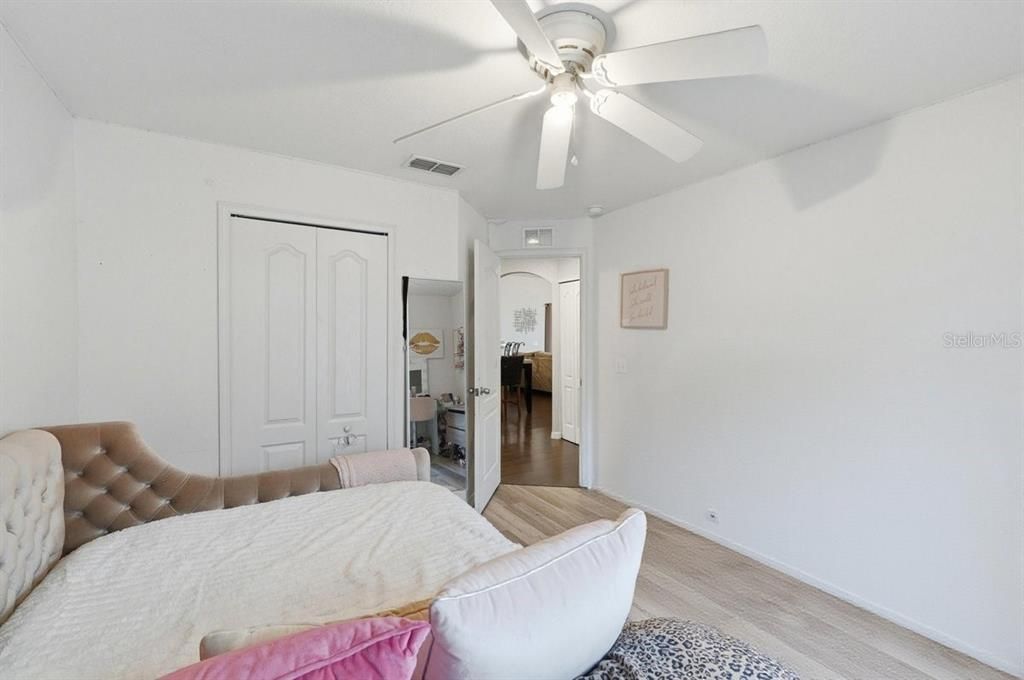 En Venta: $290,000 (4 camas, 2 baños, 1677 Pies cuadrados)