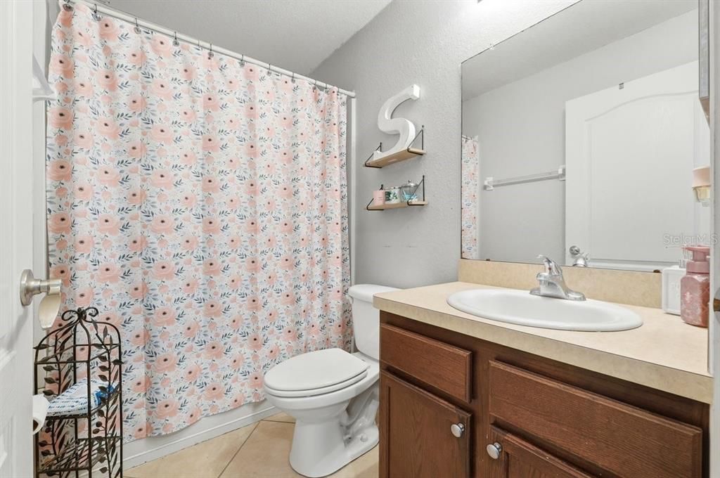 En Venta: $290,000 (4 camas, 2 baños, 1677 Pies cuadrados)