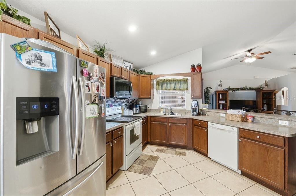 En Venta: $290,000 (4 camas, 2 baños, 1677 Pies cuadrados)