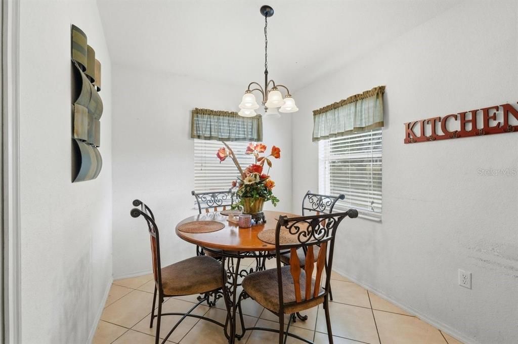 En Venta: $290,000 (4 camas, 2 baños, 1677 Pies cuadrados)