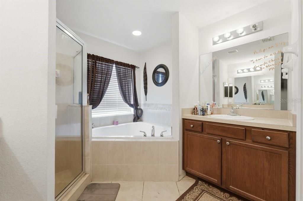 En Venta: $290,000 (4 camas, 2 baños, 1677 Pies cuadrados)