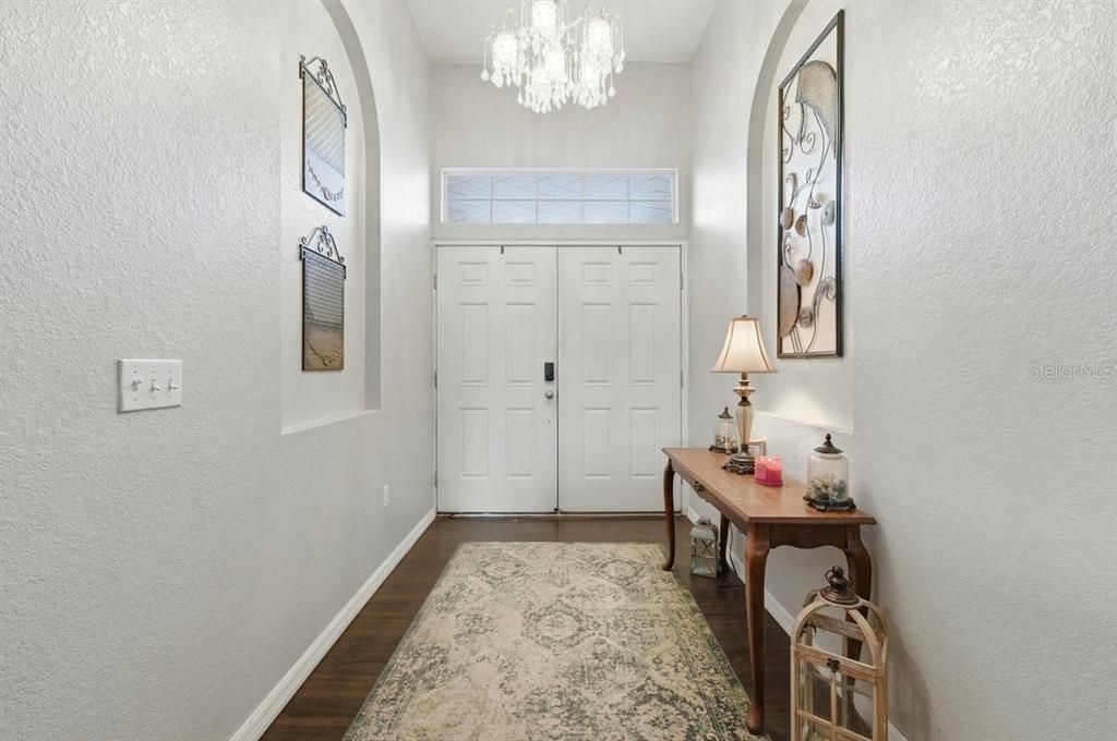 En Venta: $290,000 (4 camas, 2 baños, 1677 Pies cuadrados)