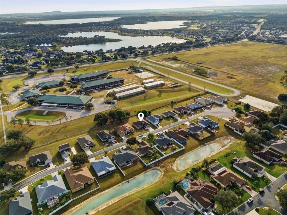 En Venta: $290,000 (4 camas, 2 baños, 1677 Pies cuadrados)