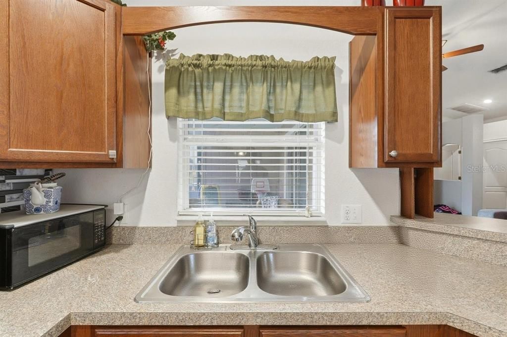 En Venta: $290,000 (4 camas, 2 baños, 1677 Pies cuadrados)