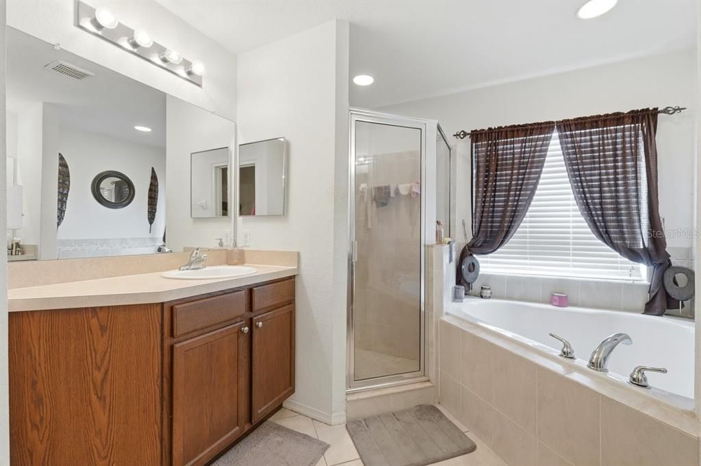 En Venta: $290,000 (4 camas, 2 baños, 1677 Pies cuadrados)