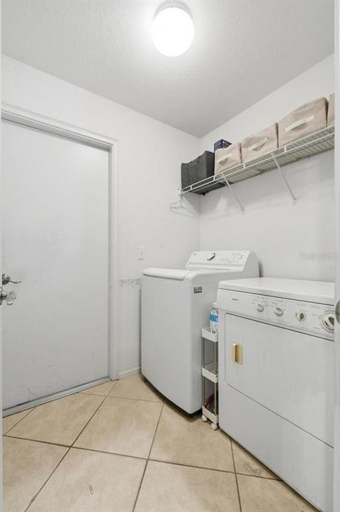 En Venta: $290,000 (4 camas, 2 baños, 1677 Pies cuadrados)