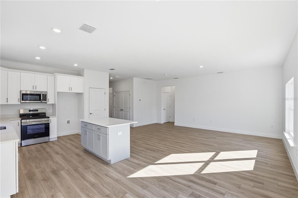 На продажу: $399,000 (3 спален, 2 ванн, 1708 Квадратных фут)