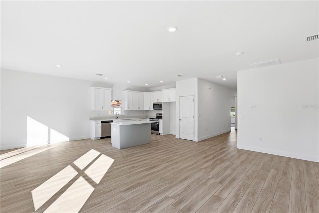 На продажу: $399,000 (3 спален, 2 ванн, 1708 Квадратных фут)