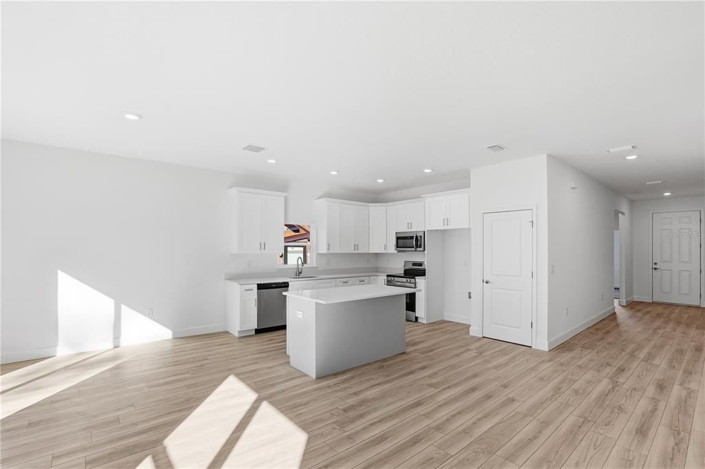 На продажу: $399,000 (3 спален, 2 ванн, 1708 Квадратных фут)