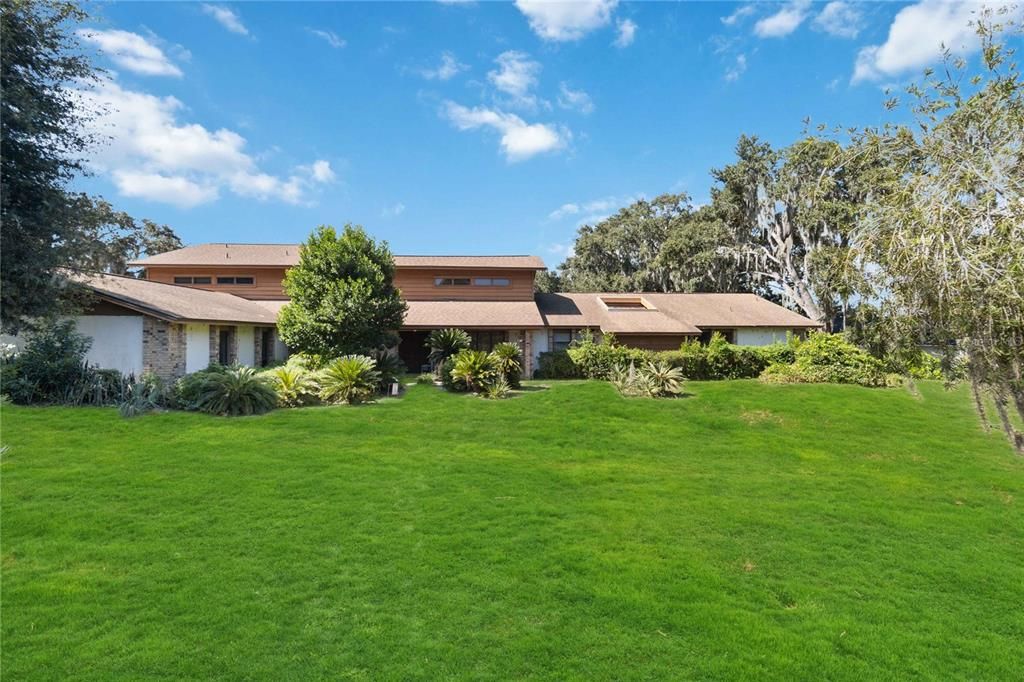 En Venta: $11,800,000 (9.03 acres)