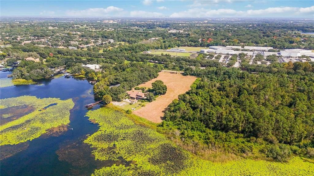 En Venta: $11,800,000 (9.03 acres)