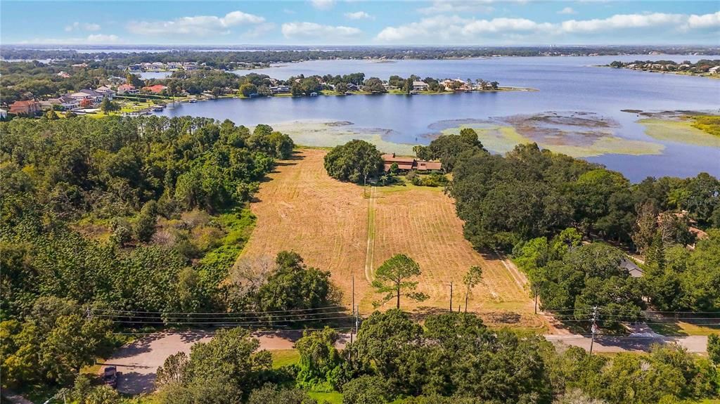 En Venta: $11,800,000 (9.03 acres)