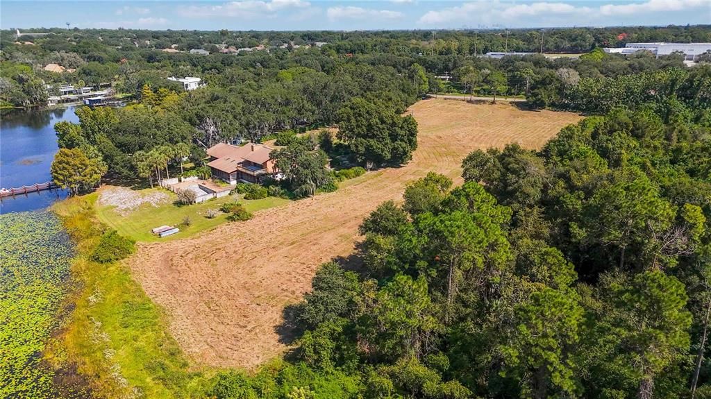 En Venta: $11,800,000 (9.03 acres)