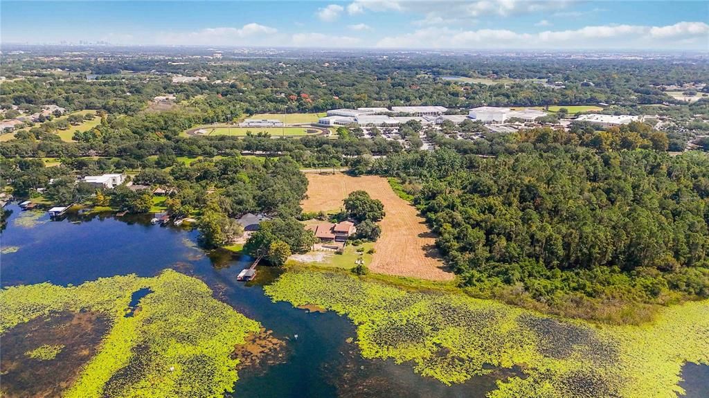 En Venta: $11,800,000 (9.03 acres)