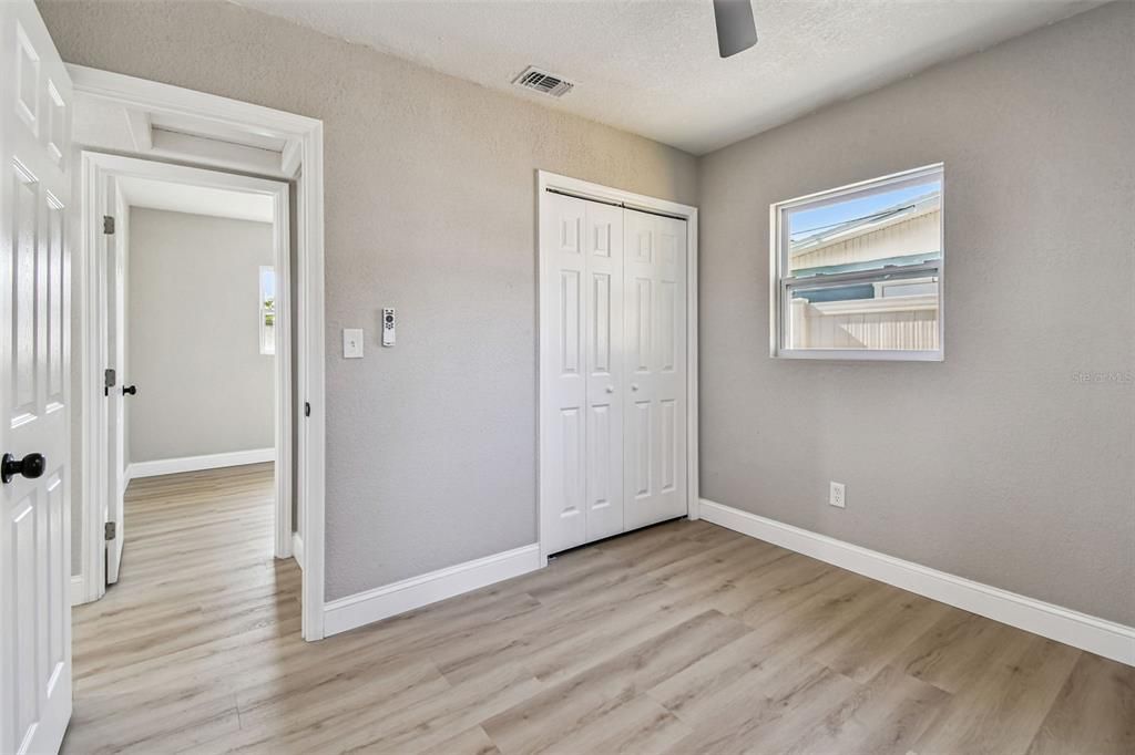 待售: $325,000 (3 贝兹, 1 浴室, 1085 平方英尺)