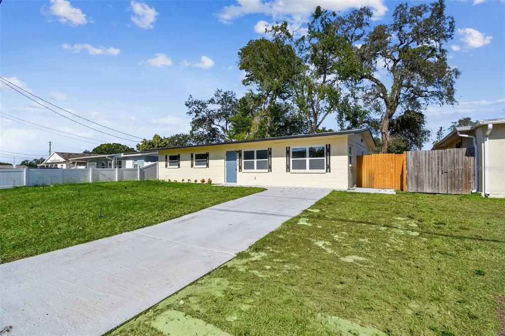 待售: $325,000 (3 贝兹, 1 浴室, 1085 平方英尺)