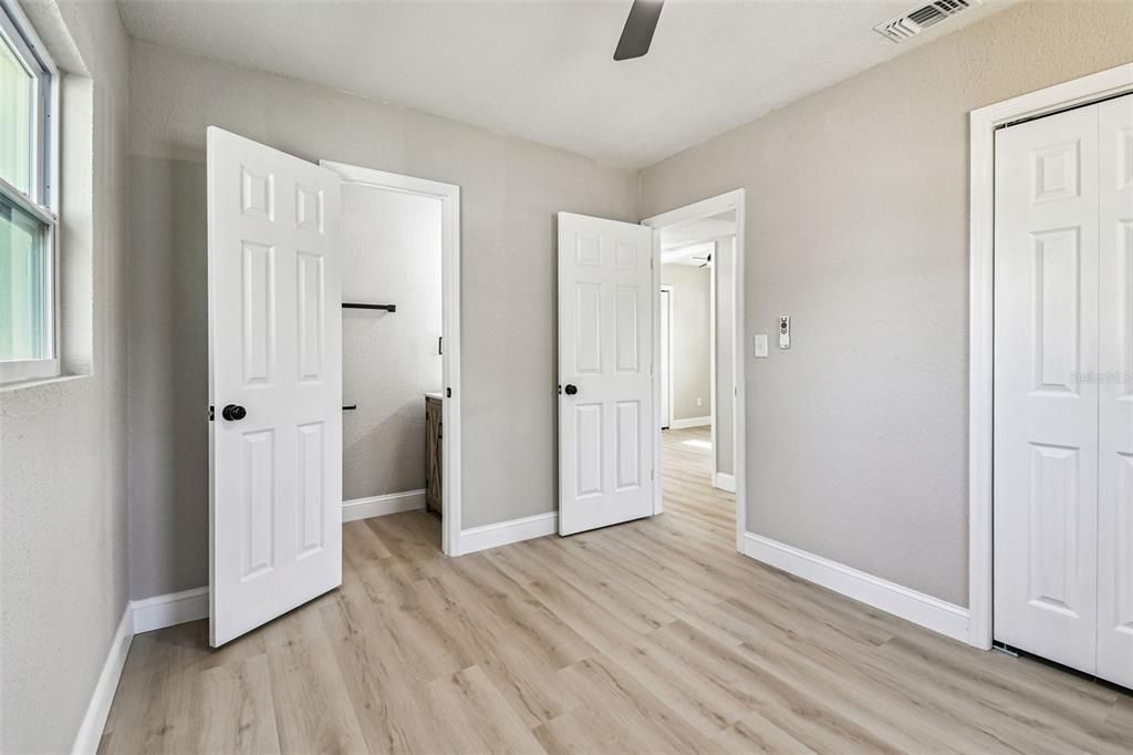 待售: $325,000 (3 贝兹, 1 浴室, 1085 平方英尺)