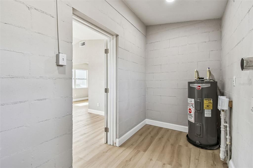 待售: $325,000 (3 贝兹, 1 浴室, 1085 平方英尺)