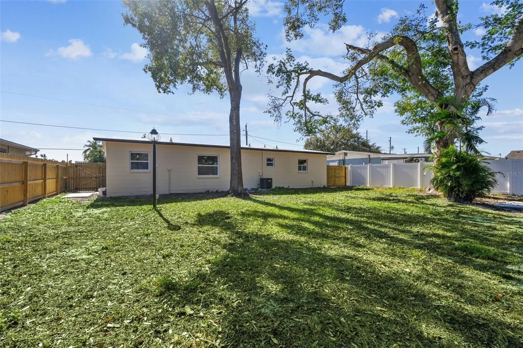 待售: $325,000 (3 贝兹, 1 浴室, 1085 平方英尺)