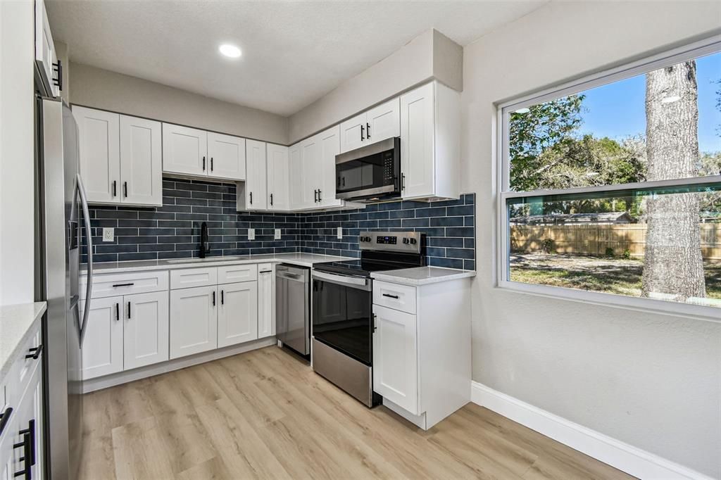 待售: $325,000 (3 贝兹, 1 浴室, 1085 平方英尺)