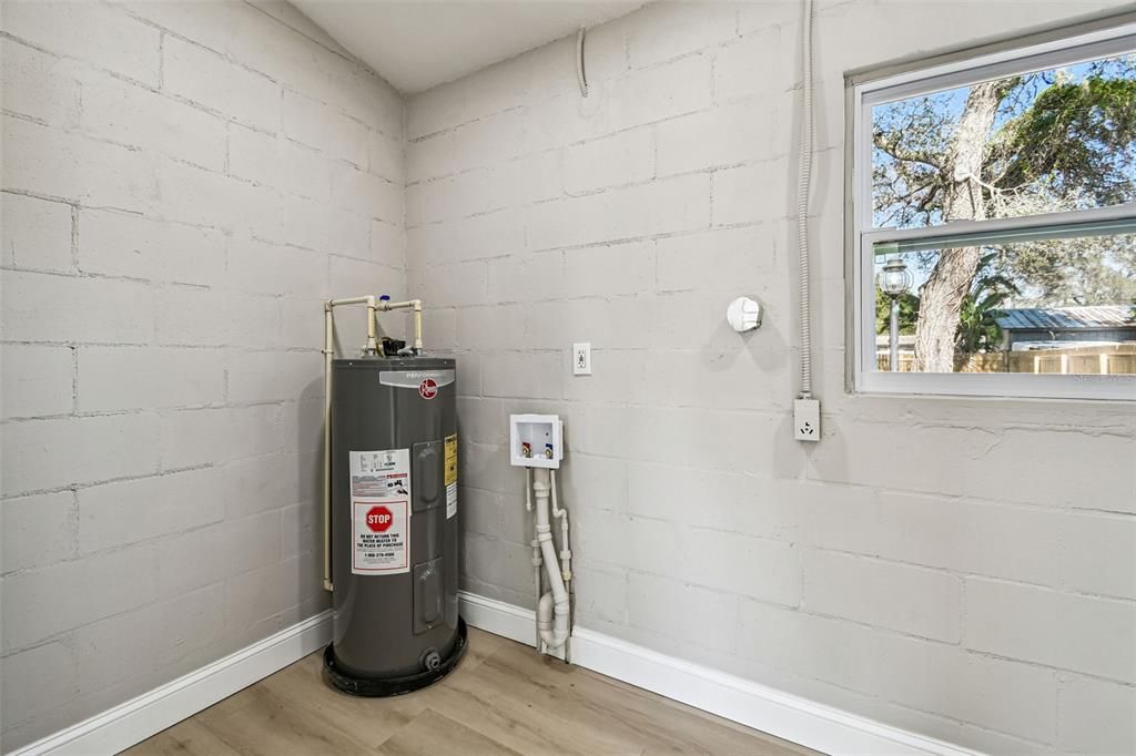 待售: $325,000 (3 贝兹, 1 浴室, 1085 平方英尺)