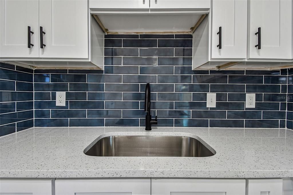 待售: $325,000 (3 贝兹, 1 浴室, 1085 平方英尺)