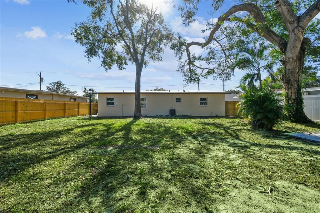 待售: $325,000 (3 贝兹, 1 浴室, 1085 平方英尺)