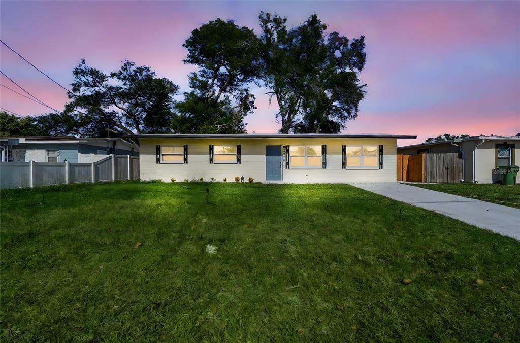 待售: $325,000 (3 贝兹, 1 浴室, 1085 平方英尺)