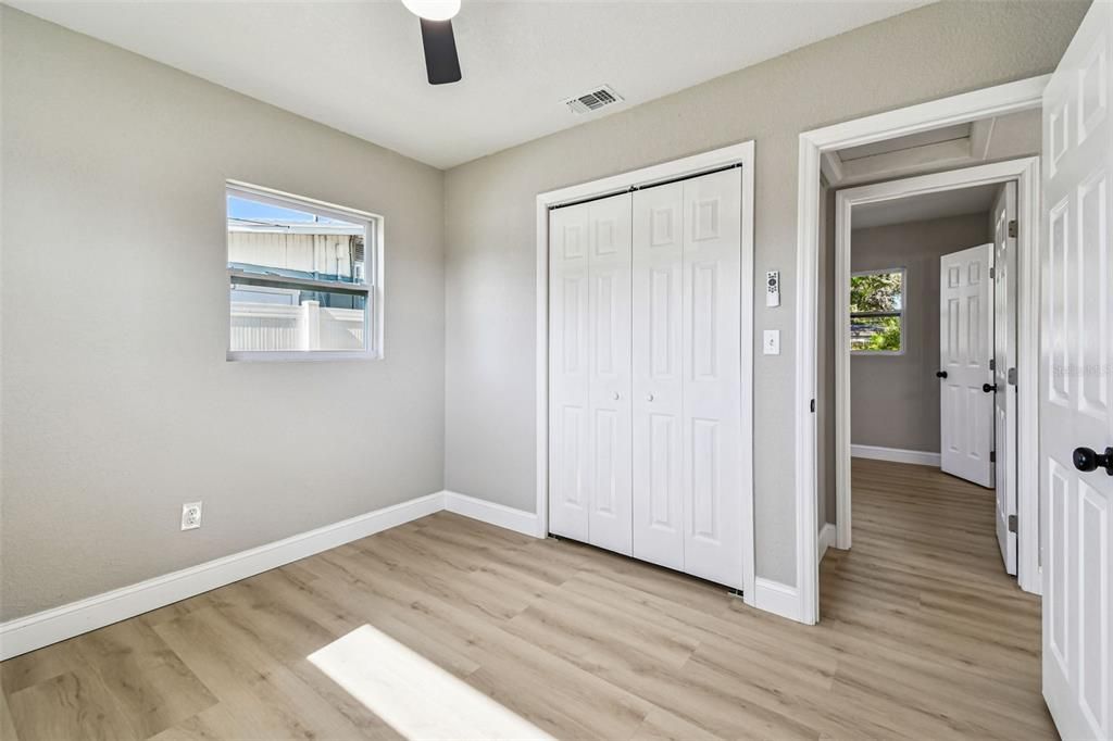 待售: $325,000 (3 贝兹, 1 浴室, 1085 平方英尺)