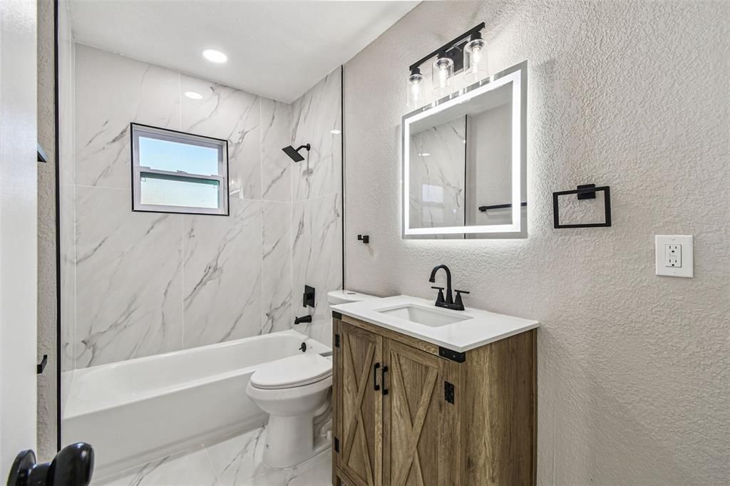 待售: $325,000 (3 贝兹, 1 浴室, 1085 平方英尺)