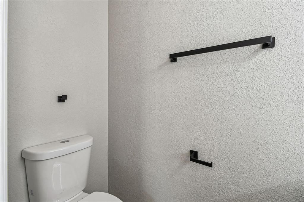 待售: $325,000 (3 贝兹, 1 浴室, 1085 平方英尺)