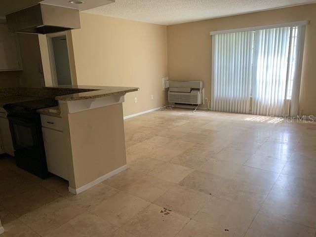 出租: $1,350 (1 贝兹, 1 浴室, 636 平方英尺)