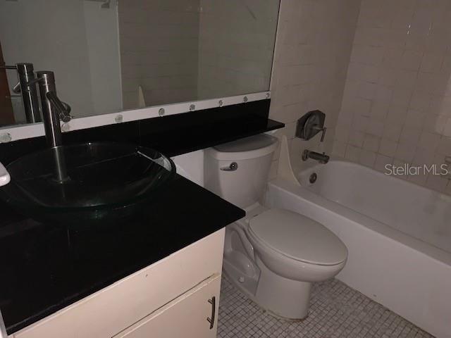 出租: $1,350 (1 贝兹, 1 浴室, 636 平方英尺)