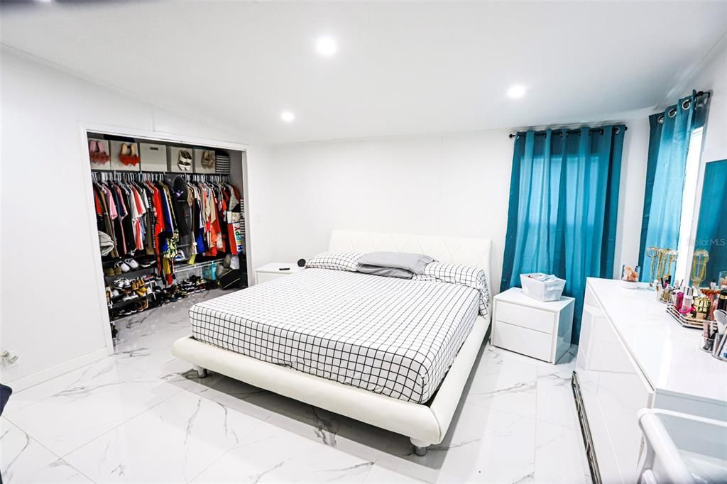 En Venta: $395,000 (4 camas, 2 baños, 2128 Pies cuadrados)