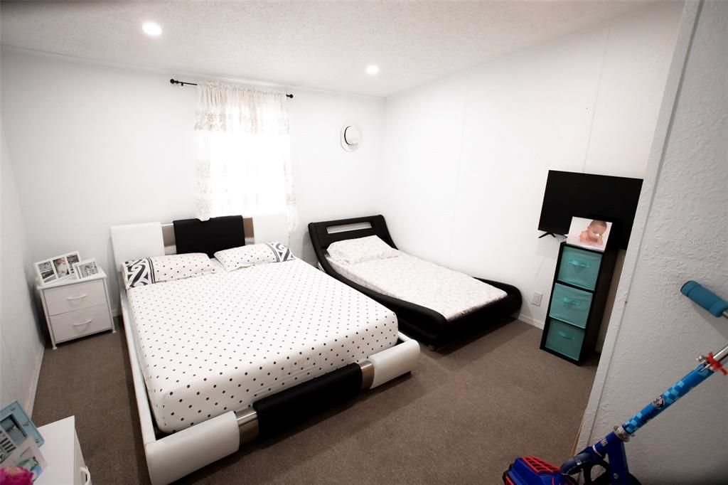 En Venta: $395,000 (4 camas, 2 baños, 2128 Pies cuadrados)