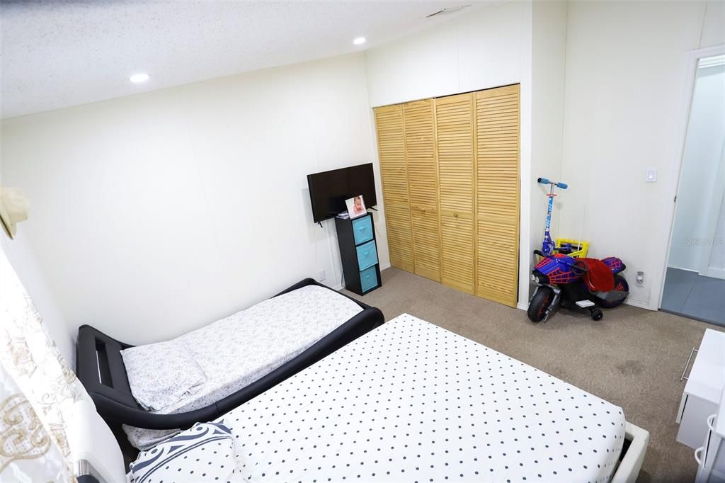 En Venta: $395,000 (4 camas, 2 baños, 2128 Pies cuadrados)