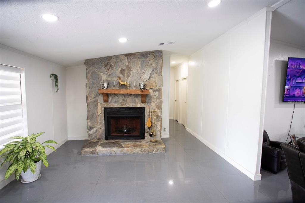 En Venta: $395,000 (4 camas, 2 baños, 2128 Pies cuadrados)